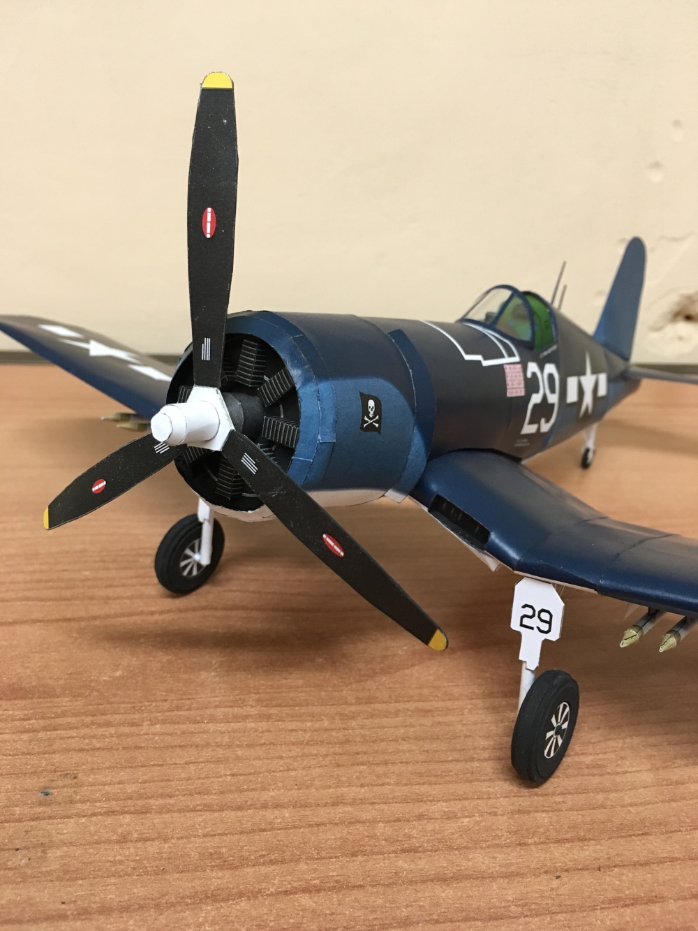 F4U Corsair (Plná velikost v novém okně) F4U Corsair