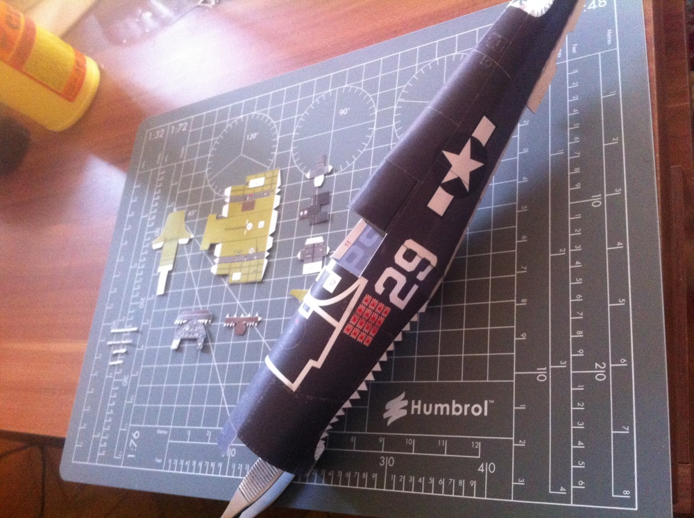 F4U Corsair (Plná velikost v novém okně) F4U Corsair