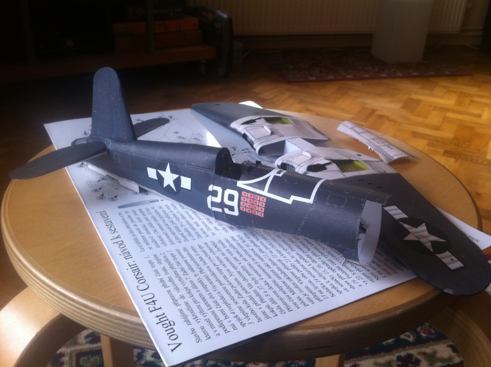 F4U Corsair (Plná velikost v novém okně) F4U Corsair