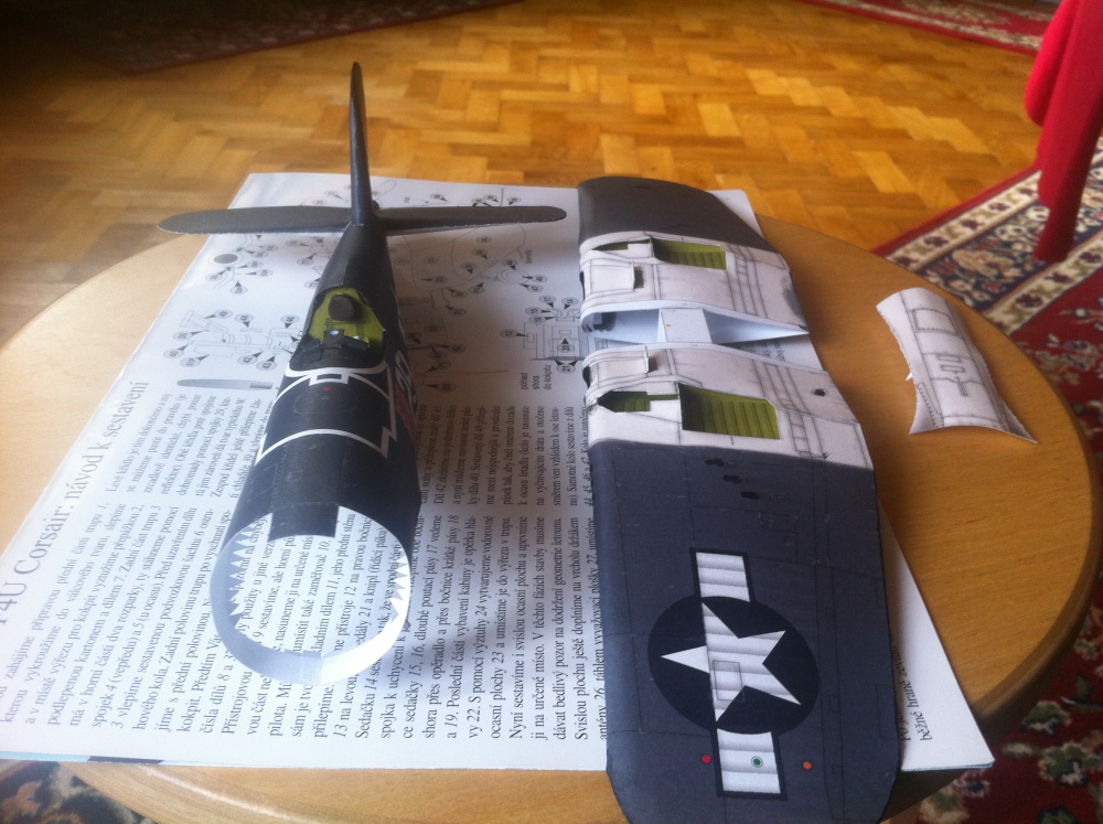F4U Corsair (Plná velikost v novém okně) F4U Corsair