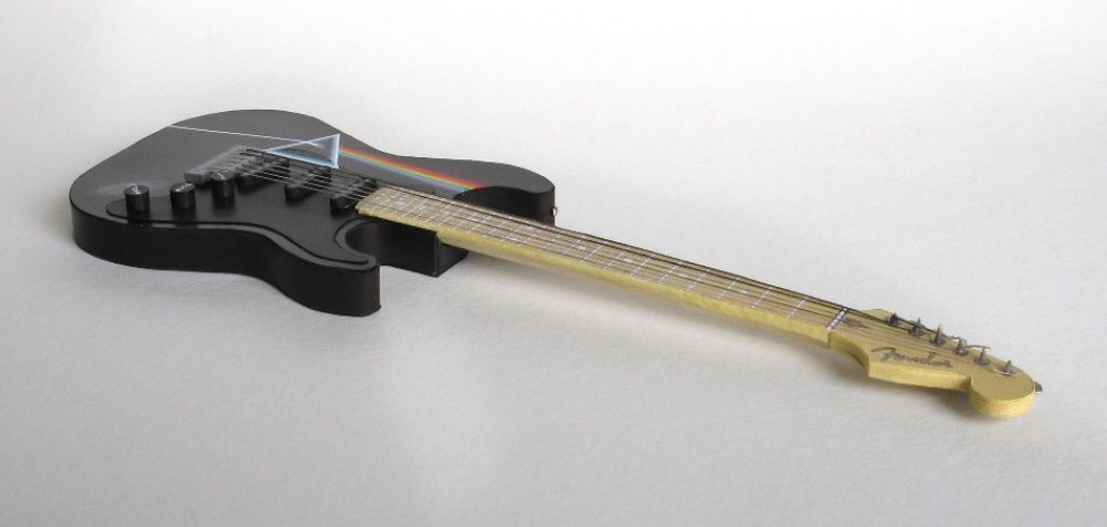 Fender Stratocaster (Plná velikost v novém okně) Fender Stratocaster