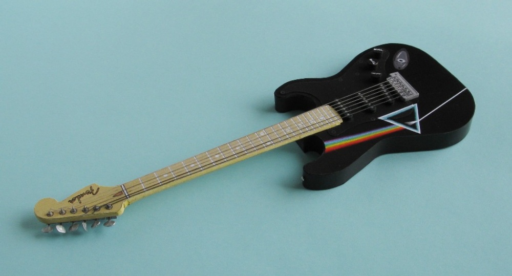Fender Stratocaster (Plná velikost v novém okně) Fender Stratocaster