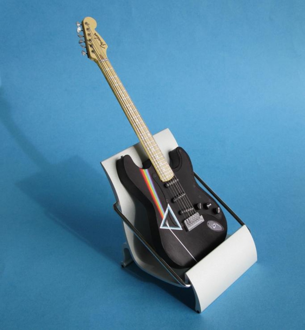 Fender Stratocaster (Pln� velikost v nov�m okn�) Fender Stratocaster