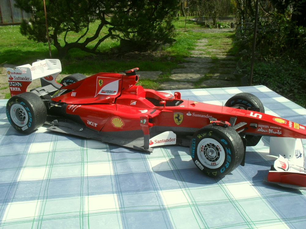 FERRARI F 150 th Itália Anglie 2011 (Plnďż˝ velikost v novďż˝m oknďż˝) FERRARI F 150 th Itália Anglie 2011