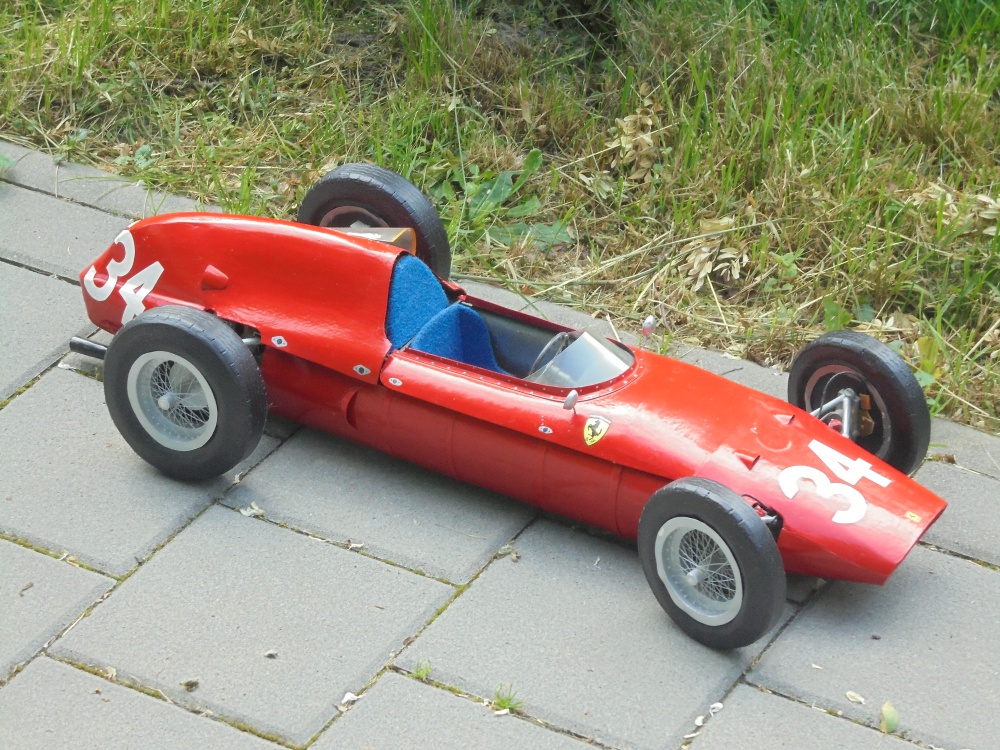 FERRARI 246 P Monako 1960 (Plná velikost v novém okně) FERRARI 246 P Monako 1960