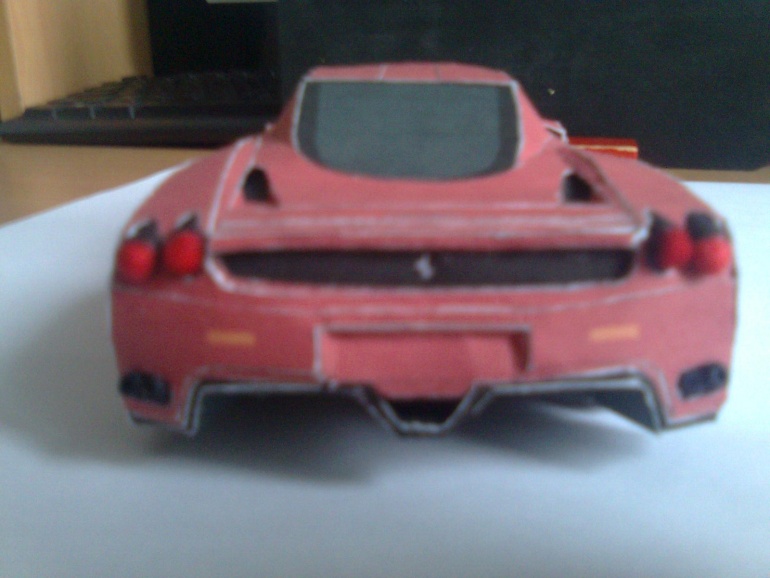 Ferrari Enzo (Plná velikost v novém okně) Ferrari Enzo