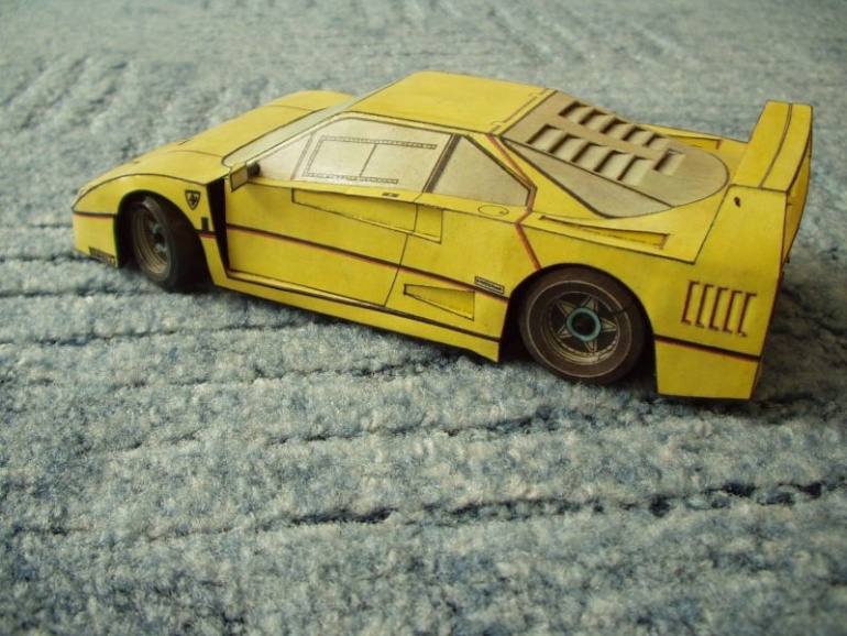 FERRARI F40 (Plná velikost v novém okně) FERRARI F40