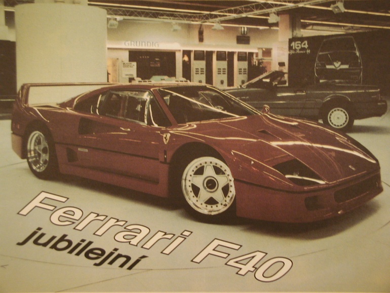 Ferrari F40 (Plná velikost v novém okně) Ferrari F40