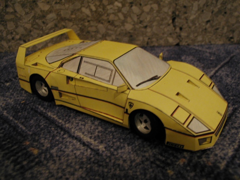 Ferrari F40 (Plná velikost v novém okně) Ferrari F40