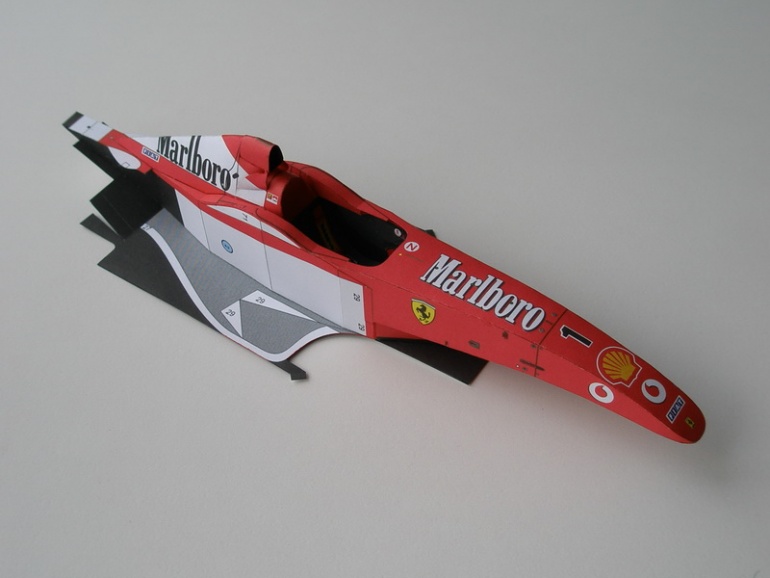 FERRARI 2002 (Plná velikost v novém okně) FERRARI 2002