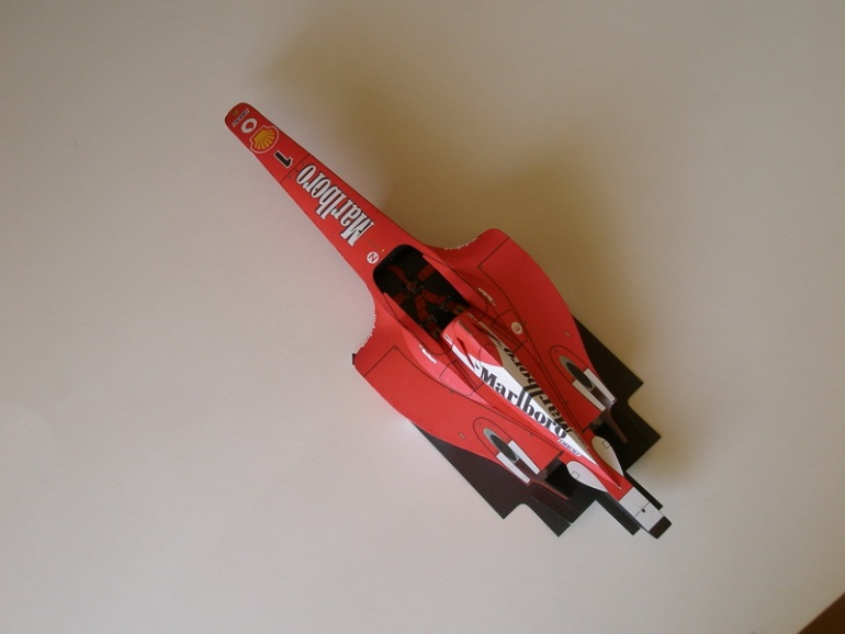 FERRARI 2002 (Plná velikost v novém okně) FERRARI 2002