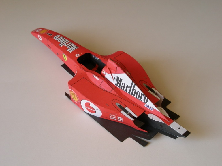 FERRARI 2002 (Plná velikost v novém okně) FERRARI 2002
