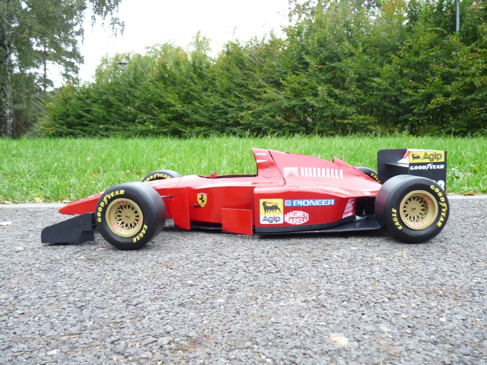Ferrari 412 T1 B, GP Německo 1994 (Plná velikost v novém okně) Ferrari 412 T1 B, GP Německo 1994