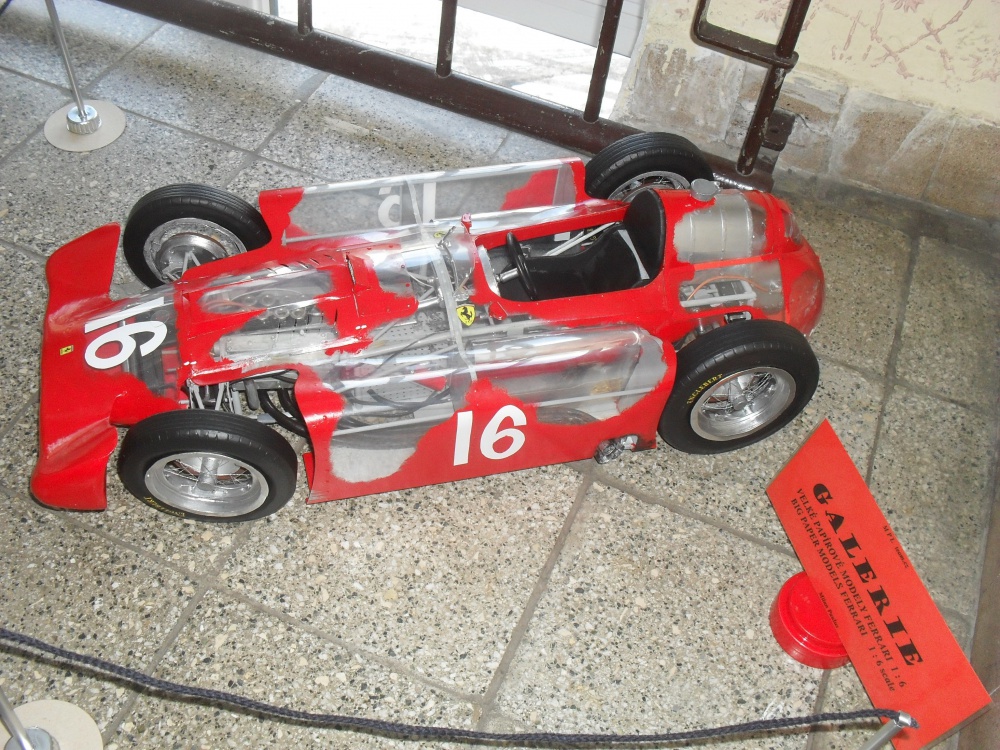 FERRARI D 50 Streamlinner vers. B - Francie 1956- Průhledný model!!! (Plná velikost v novém okně) FERRARI D 50 Streamlinner vers. B - Francie 1956- Průhledný model!!!