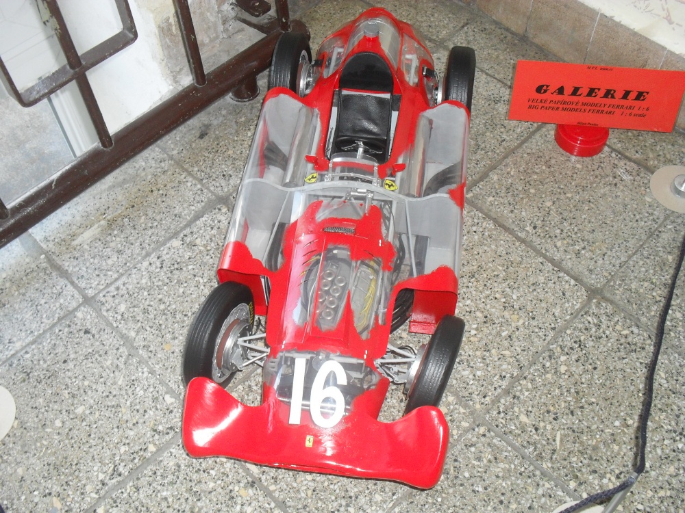 FERRARI D 50 Streamlinner vers. B - Francie 1956- Průhledný model!!! (Plná velikost v novém okně) FERRARI D 50 Streamlinner vers. B - Francie 1956- Průhledný model!!!