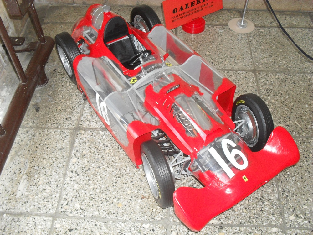 FERRARI D 50 Streamlinner vers. B - Francie 1956- Průhledný model!!! (Plná velikost v novém okně) FERRARI D 50 Streamlinner vers. B - Francie 1956- Průhledný model!!!