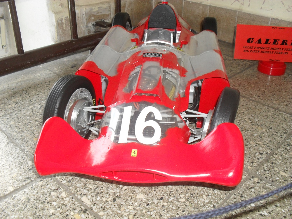 FERRARI D 50 Streamlinner vers. B - Francie 1956- Průhledný model!!! (Plná velikost v novém okně) FERRARI D 50 Streamlinner vers. B - Francie 1956- Průhledný model!!!
