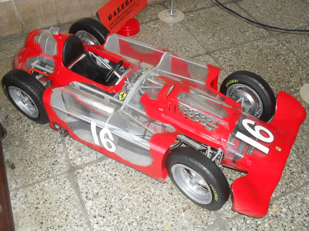 FERRARI D 50 Streamlinner vers. B - Francie 1956- Průhledný model!!! (Plná velikost v novém okně) FERRARI D 50 Streamlinner vers. B - Francie 1956- Průhledný model!!!