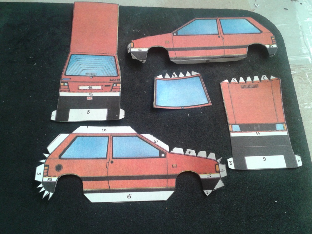 Fiat Uno + Karavan (Plná velikost v novém okně) Fiat Uno + Karavan
