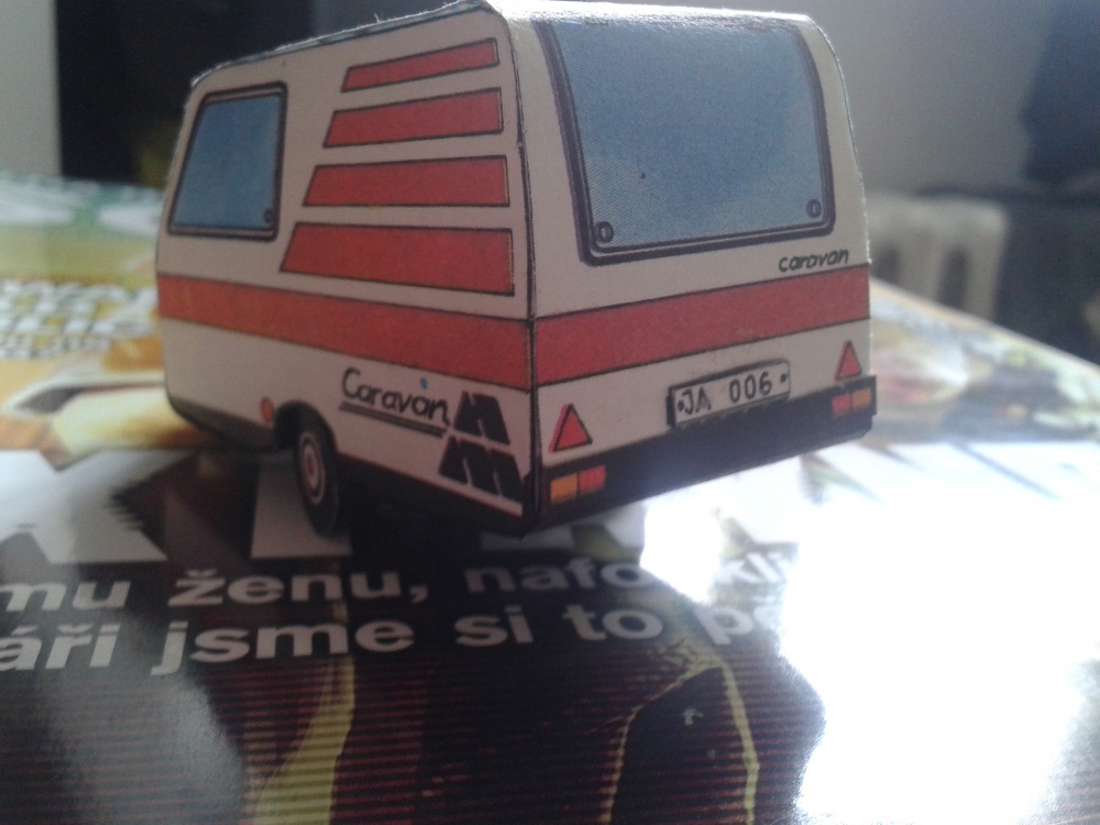 Fiat Uno + Karavan (Plná velikost v novém okně) Fiat Uno + Karavan
