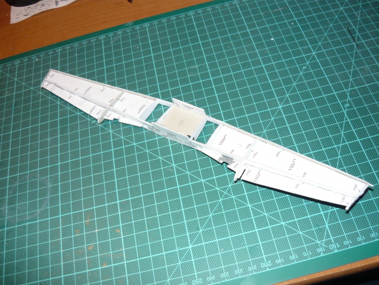 FOCKE WULF Fw 190 A-8 (Plná velikost v novém okně) FOCKE WULF Fw 190 A-8