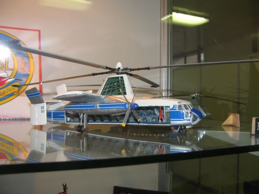 198233