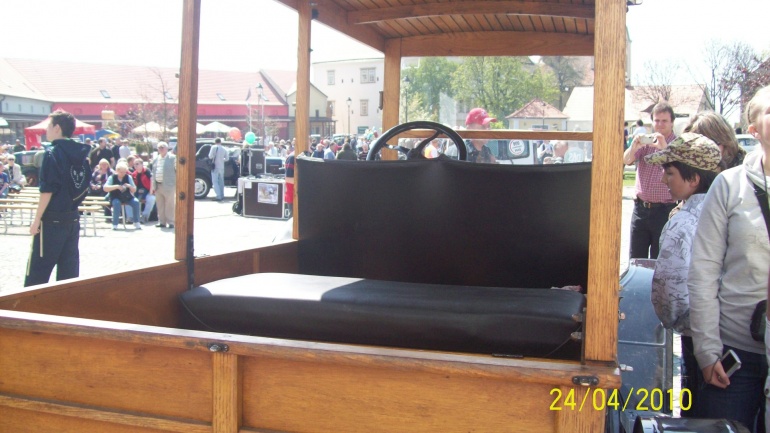 FORD T 1915 (Plná velikost v novém okně) FORD T 1915
