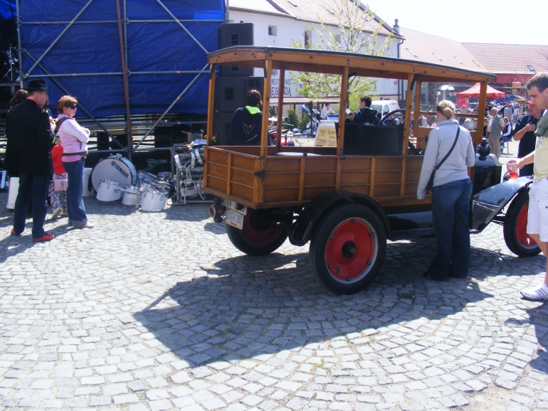 FORD T 1915 (Plná velikost v novém okně) FORD T 1915
