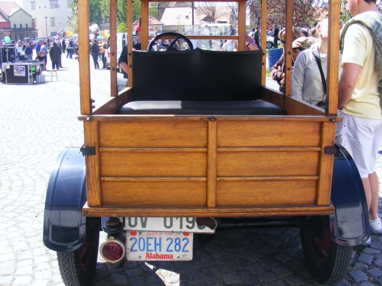 FORD T 1915 (Plná velikost v novém okně) FORD T 1915