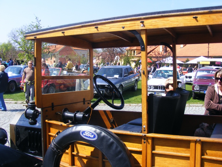 FORD T 1915 (Plná velikost v novém okně) FORD T 1915