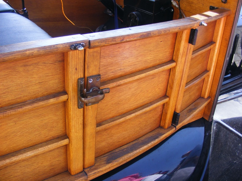 FORD T 1915 (Plná velikost v novém okně) FORD T 1915