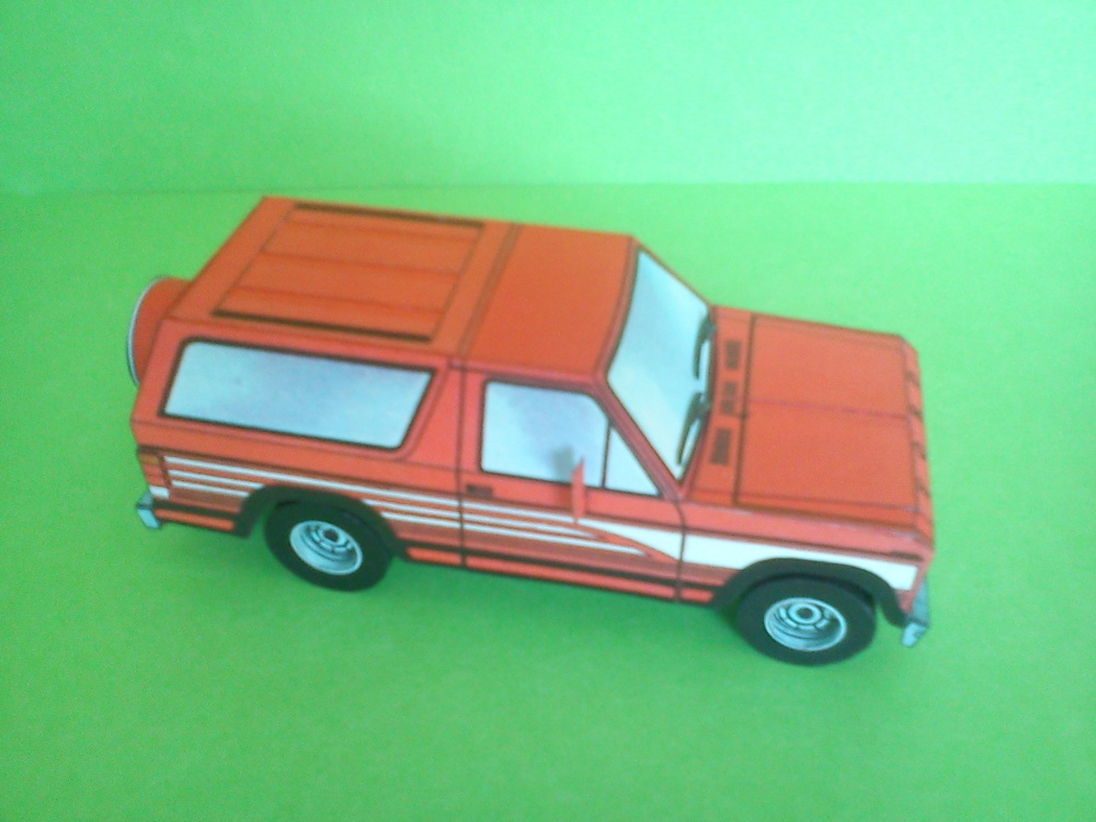 Ford Bronco 4x4 (Plná velikost v novém okně) Ford Bronco 4x4