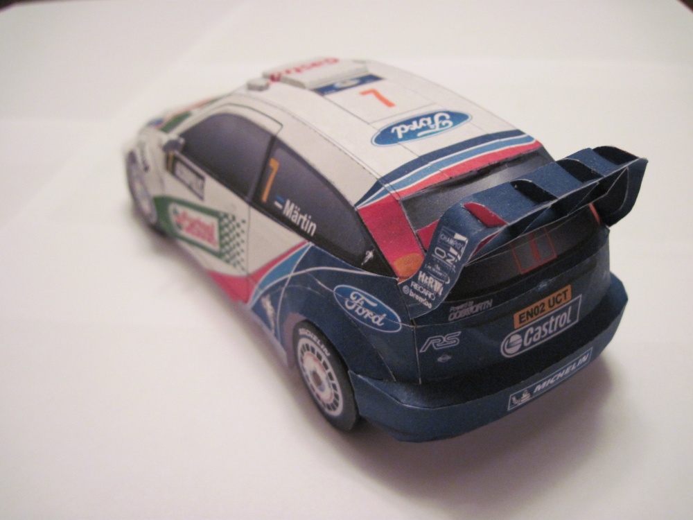 FORD FOCUS RS (Plná velikost v novém okně) FORD FOCUS RS