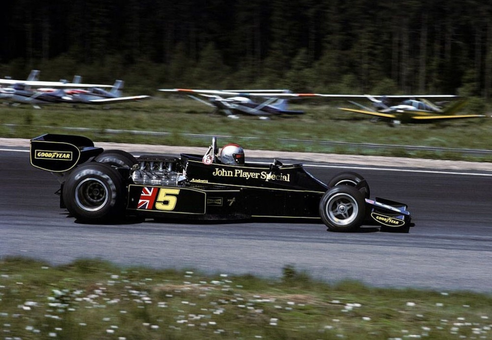 Formule 1 (Plná velikost v novém okně) Formule 1