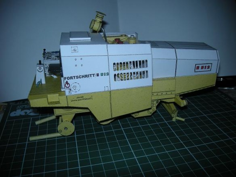 Fortschritt 512 (Plná velikost v novém okně) Fortschritt 512