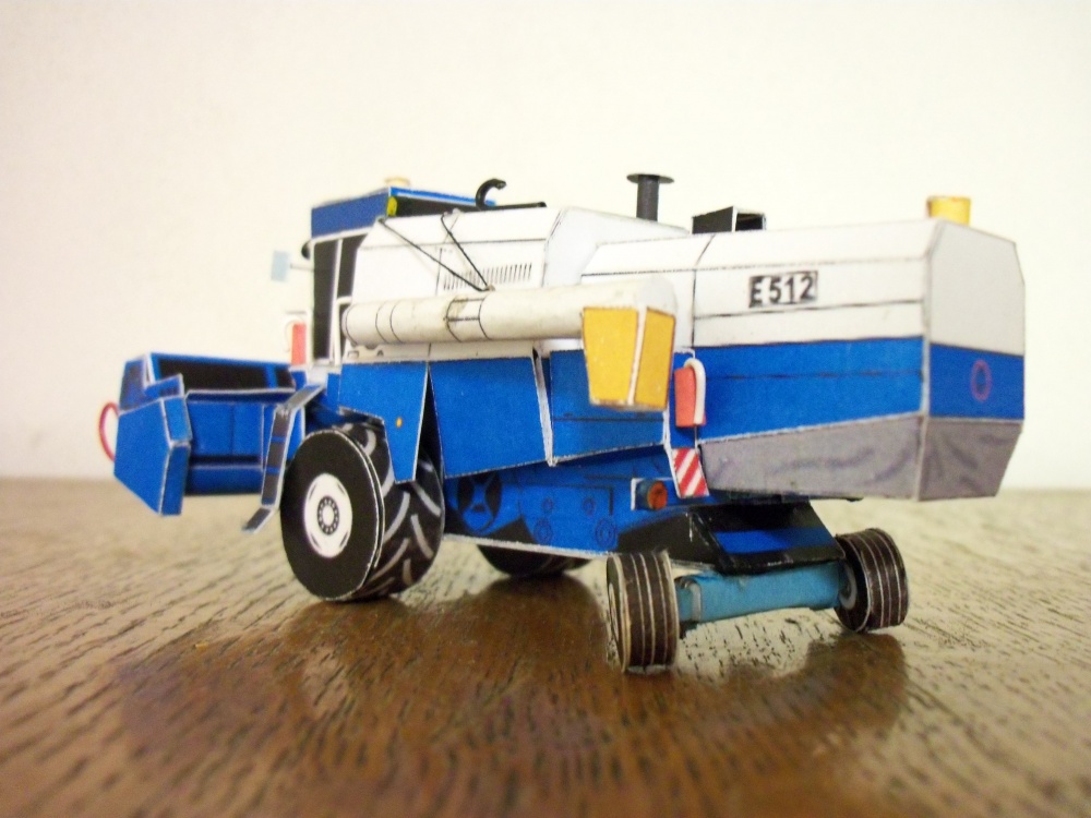 Fortschritt E-512 (Plná velikost v novém okně) Fortschritt E-512