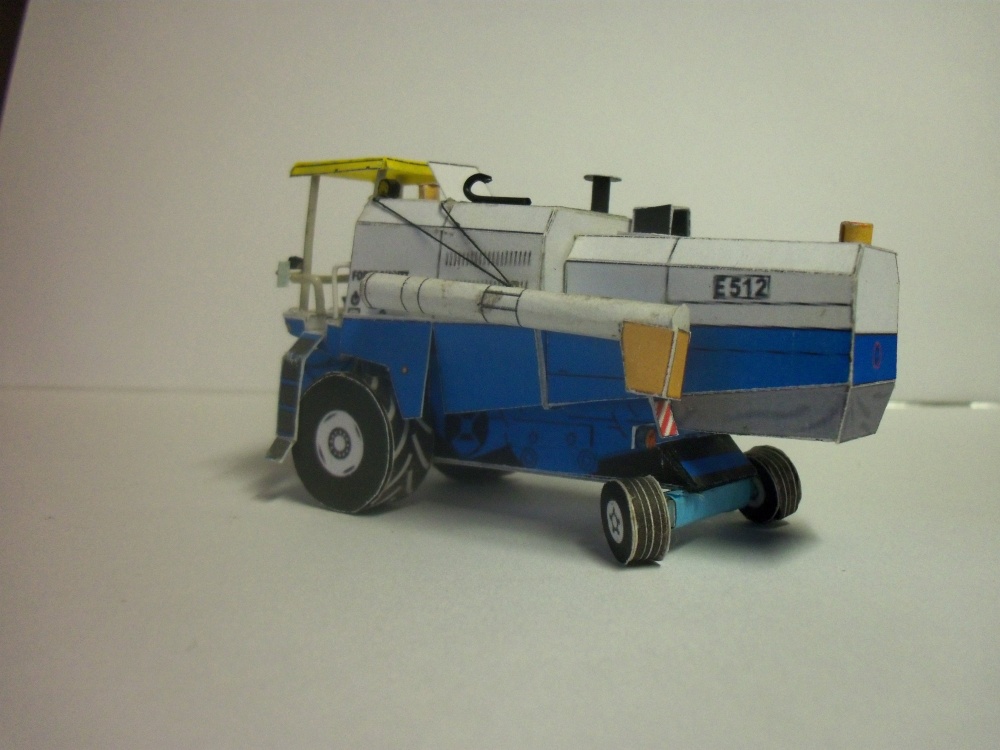 Fortschritt E-512 (Plná velikost v novém okně) Fortschritt E-512