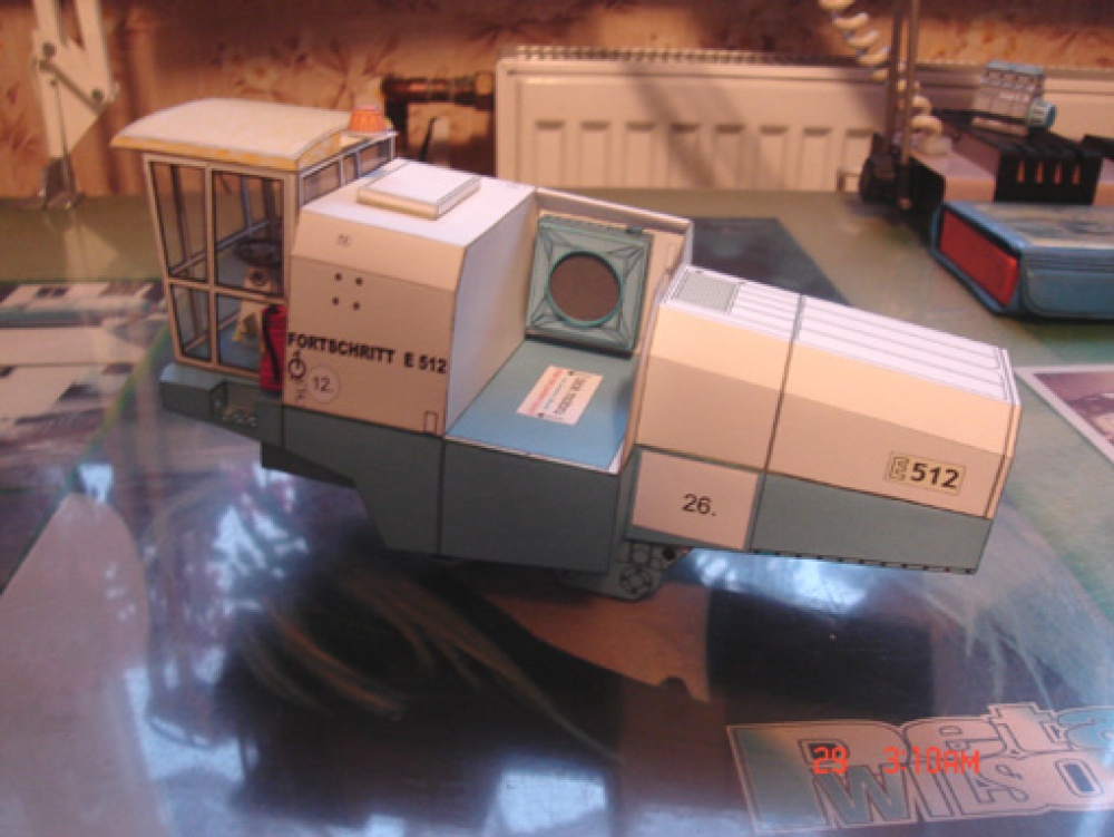 Fortschritt E-512 (Plná velikost v novém okně) Fortschritt E-512