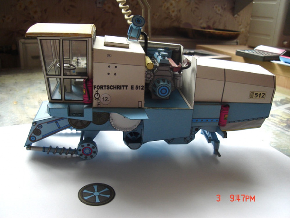 Fortschritt E-512 (Plná velikost v novém okně) Fortschritt E-512