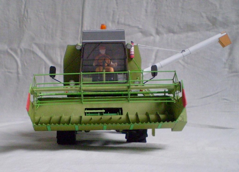 46913