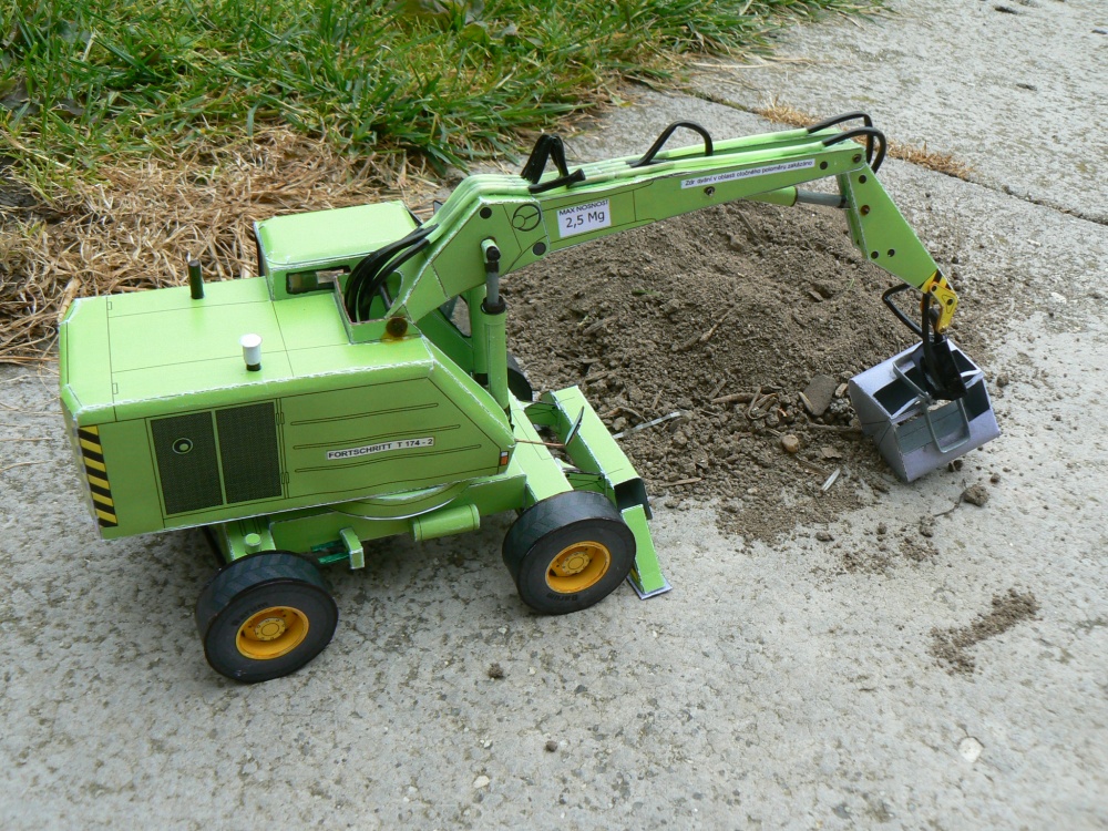 FORTSCHRITT T174/2 (Plná velikost v novém okně) FORTSCHRITT T174/2