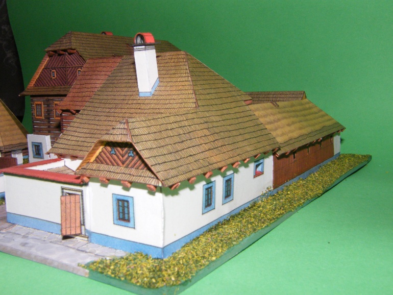 Franský dvorec (Plná velikost v novém okně) Franský dvorec