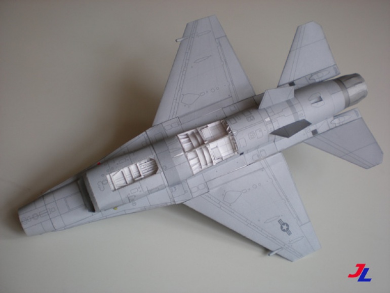 General Dynamics F-16C (Plná velikost v novém okně) General Dynamics F-16C