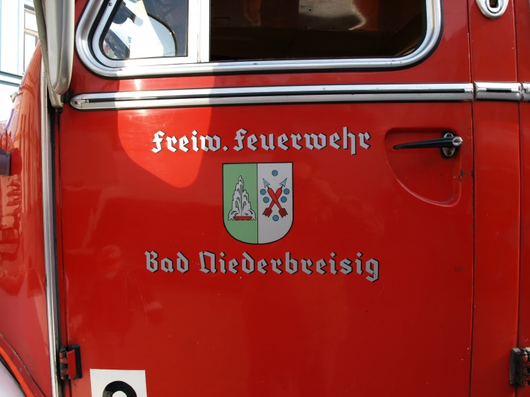 76049