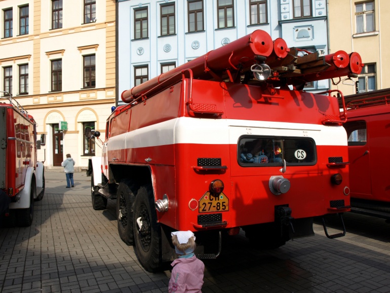 76090