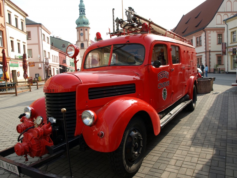 76094