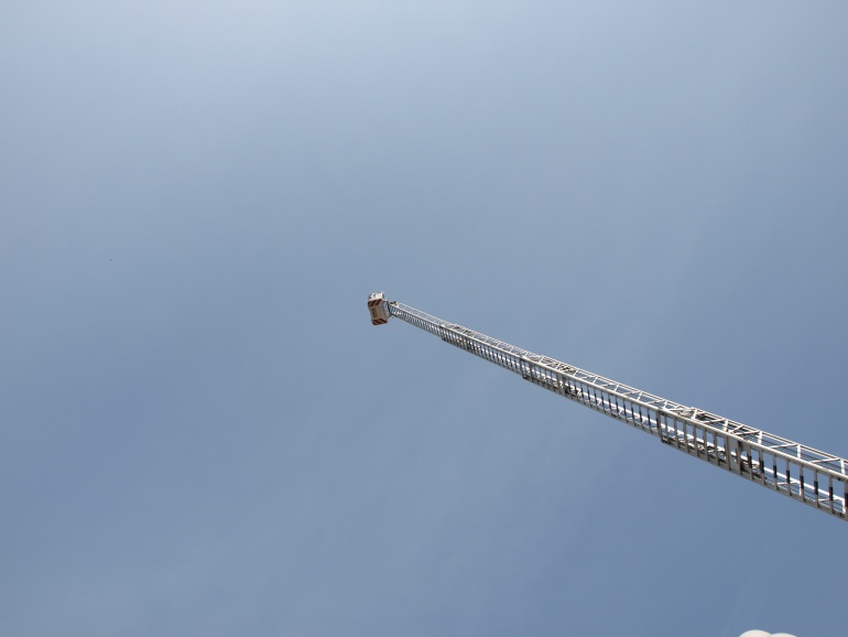 76125