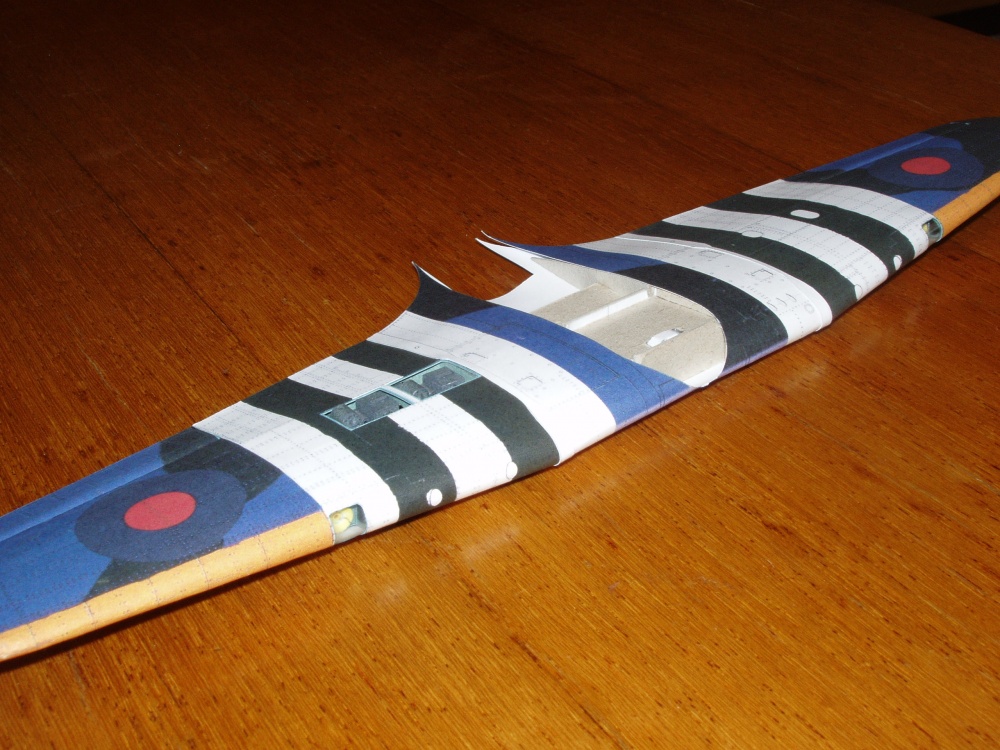 Hawker Hurricane MK. IIC (Plná velikost v novém okně) Hawker Hurricane MK. IIC