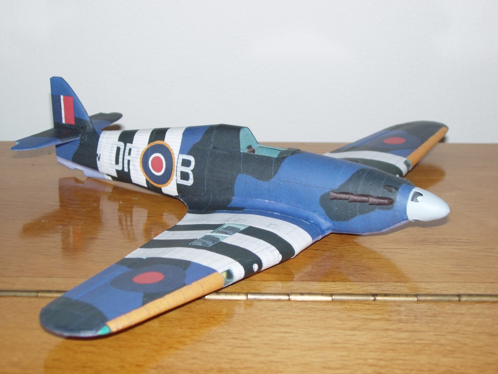 Hawker Hurricane MK. IIC (Plná velikost v novém okně) Hawker Hurricane MK. IIC