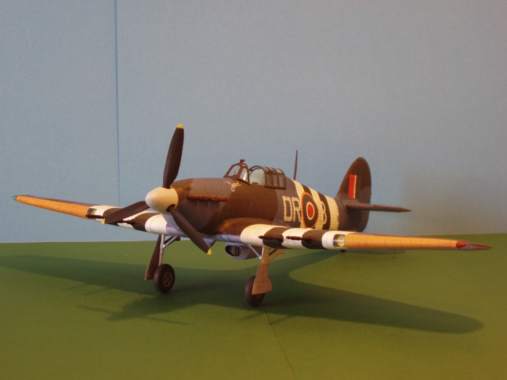 Hawker Hurricane MK. IIC (Plná velikost v novém okně) Hawker Hurricane MK. IIC